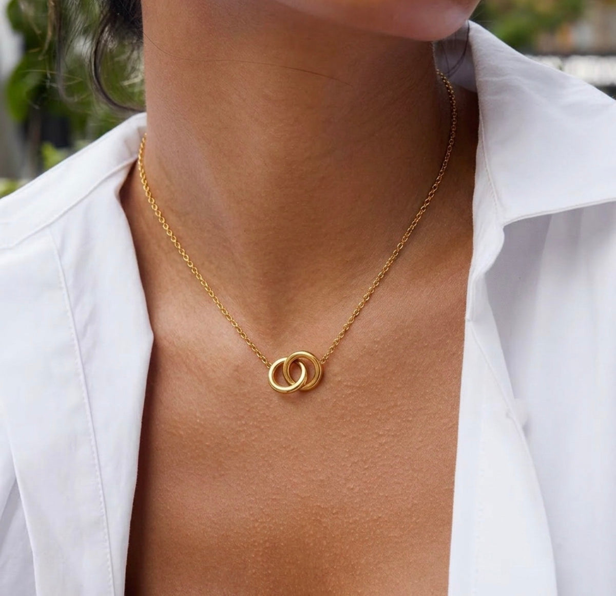 Interlocking Double Circle Pendant Necklace